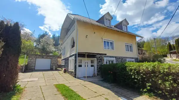 Eladó családi ház, Salgótarján 6 szoba 360 m² 39.9 M Ft